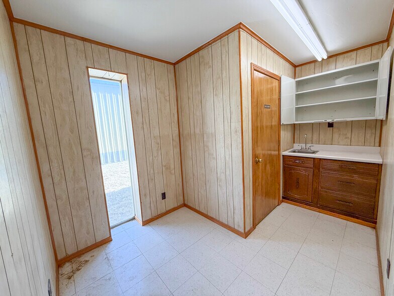 More Photos Of 11730 Highway 152, Pampa Warehouse For Sale