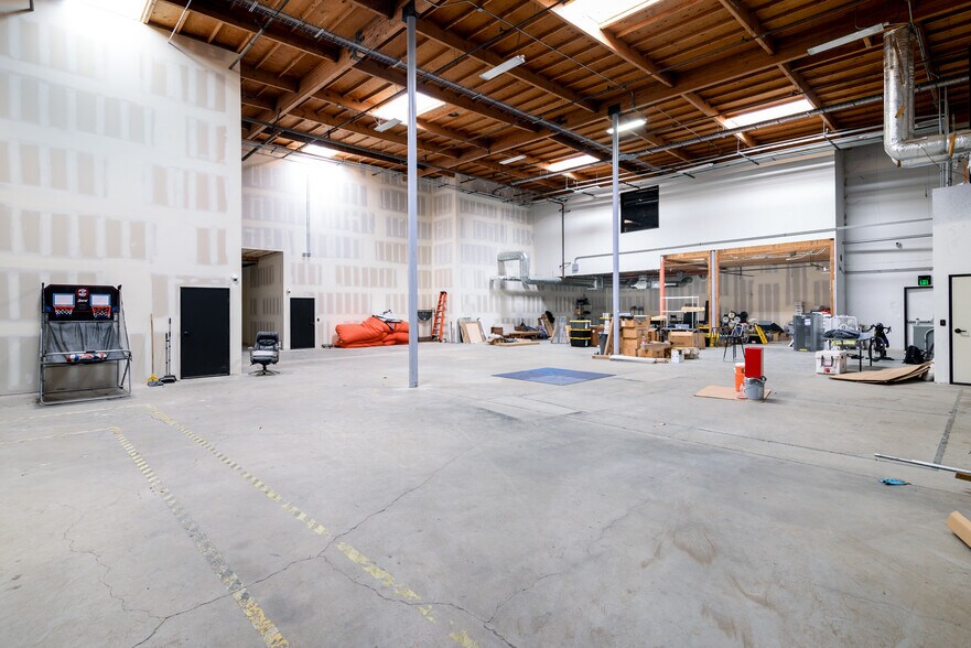 More Photos Of 2150 N Trabajo Dr, Oxnard Warehouse For Lease