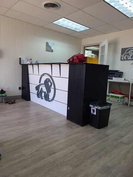 More Photos Of 703 NW Mustang Dr, Andrews Warehouse For Sale