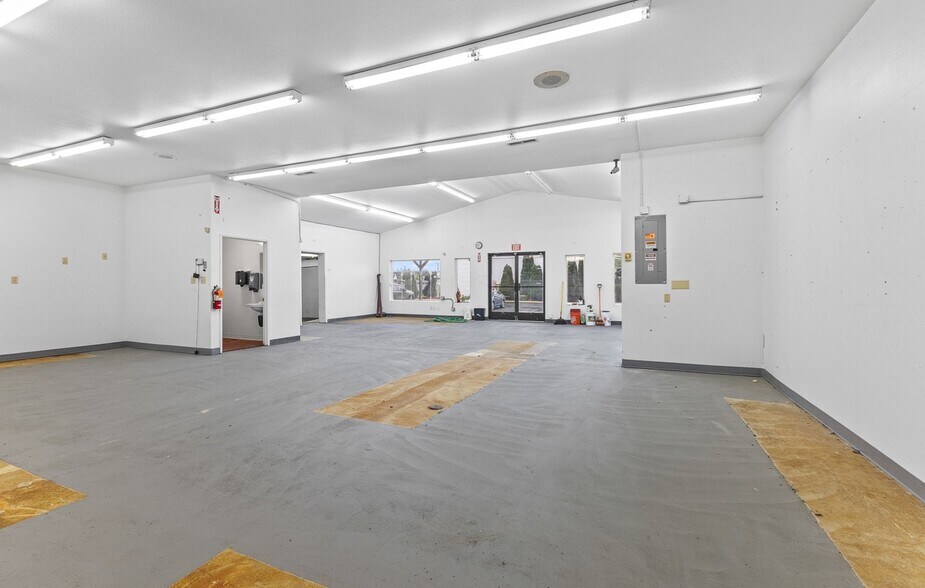 More Photos Of 1195 Newmark Ave, Coos Bay Storefront Retail Residential For Sale