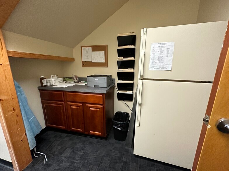 More Photos Of 1740 Oak Tree Rd, Edison Medical For Lease