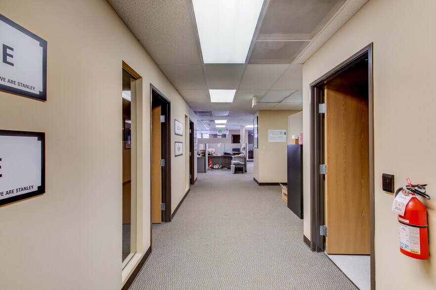 More Photos Of 7399 S Tucson Way, Centennial Flex For Lease
