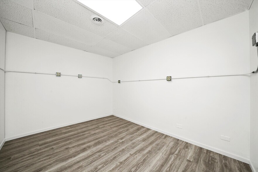 More Photos Of 4135 W 123rd St, Alsip Warehouse For Lease