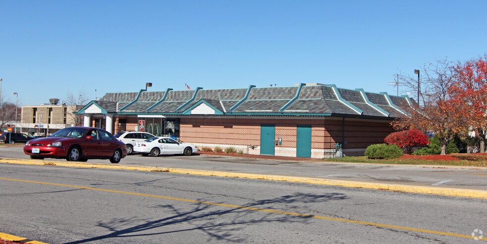 More Photos Of 16 Hampton Village Plz, Saint Louis Unknown For Lease