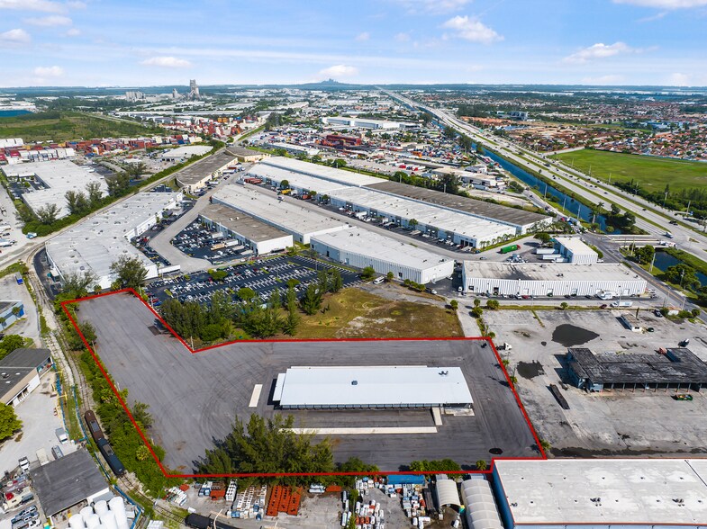 More Photos Of 10410 NW South River Dr, Medley Truck Terminal For Lease