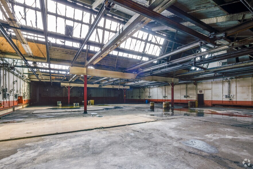More Photos Of 5851 W Dickens Ave, Chicago Manufacturing For Lease