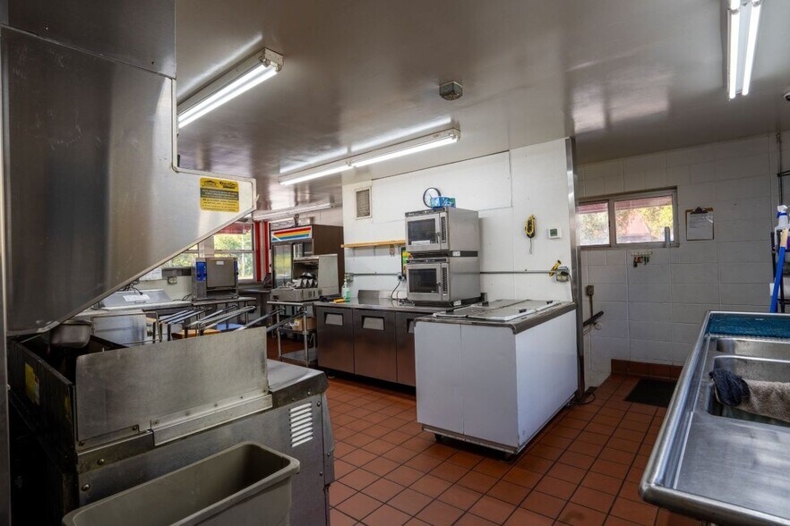 More Photos Of 514 S Water St, Sparta Fast Food For Sale