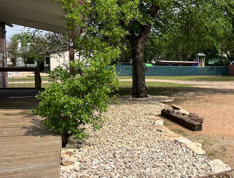 More Photos Of 1600 S Ford St, Llano Storefront Retail Office For Sale