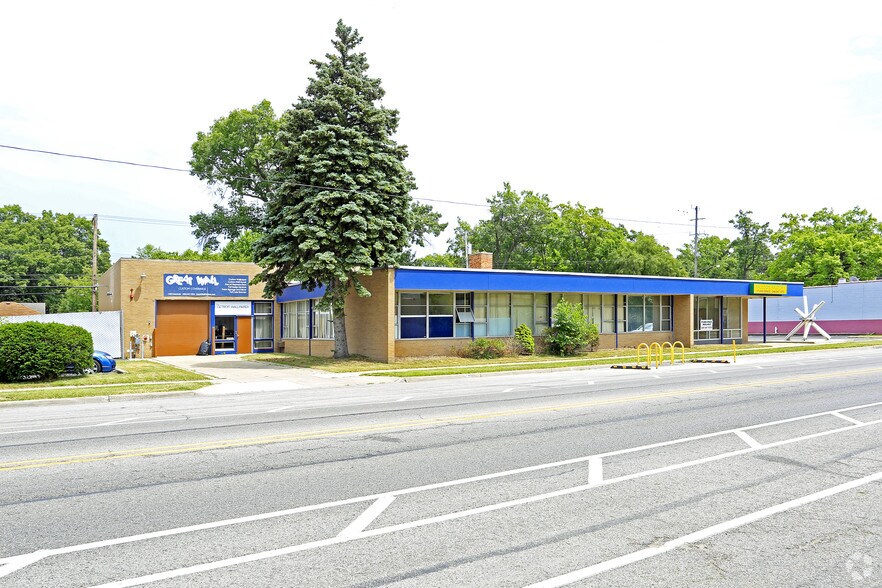 Primary Photo Of 530 Livernois St, Ferndale General Retail For Lease