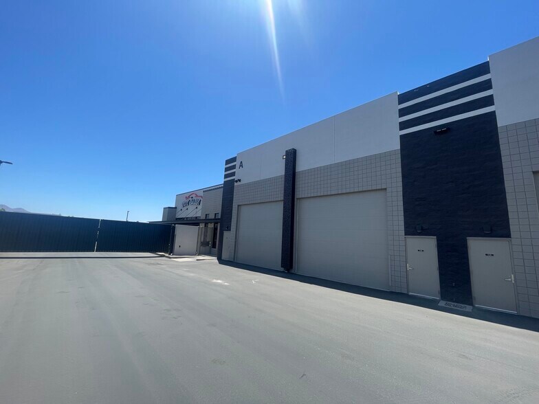 More Photos Of 7317 E Helm Dr, Scottsdale Self Storage For Sale