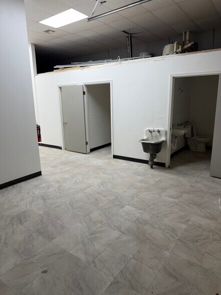 More Photos Of 8507 S Western Ave, Oklahoma City Freestanding For Lease