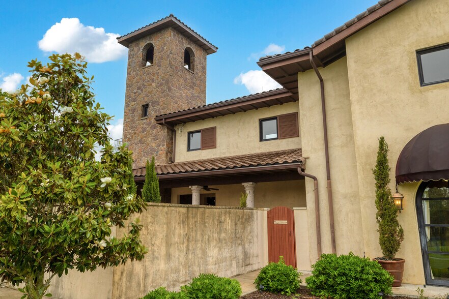 More Photos Of 2550 Bell Springs Rd, Dripping Springs Lodge Meeting Hall For Sale