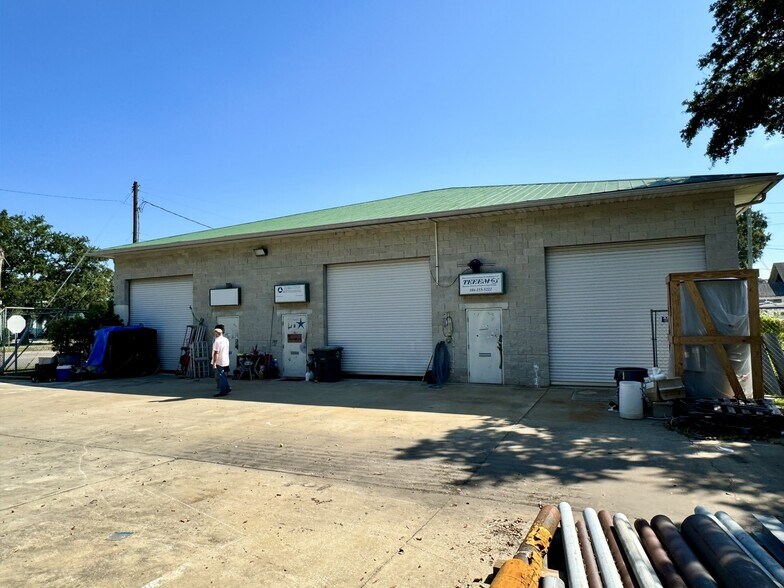 More Photos Of 418 N Segrave St, Daytona Beach Office For Sale