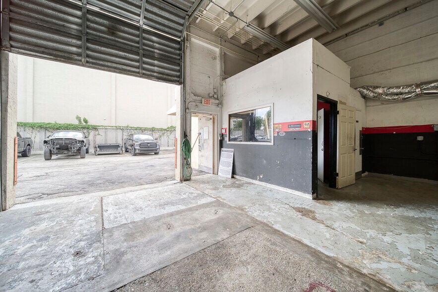 More Photos Of 10780 SW 190th St, Miami Auto Repair For Lease