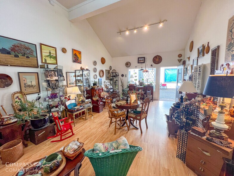 More Photos Of 8235 SE 13th Ave, Portland Storefront For Sale