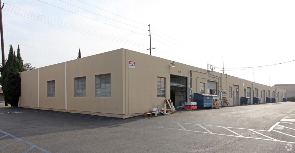 More Photos Of 1136-1210 W Collins Ave, Orange Warehouse For Lease