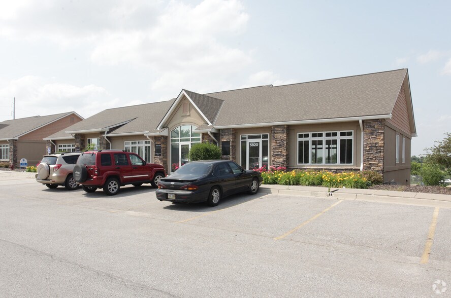 Primary Photo Of 5824 S 142nd St, Omaha Medical For Sale