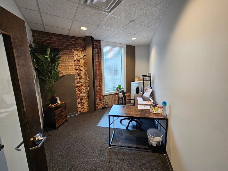 More Photos Of 514 Flat Shoals Ave, Atlanta Bank For Lease