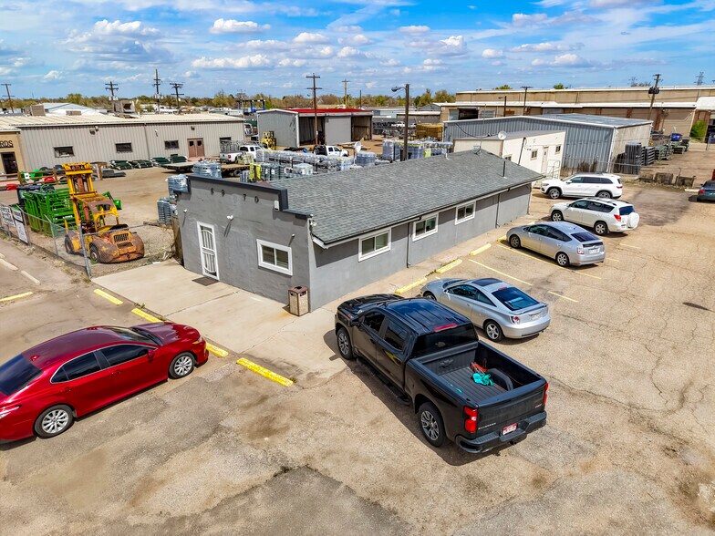 More Photos Of 6970 Eudora Dr, Commerce City Showroom For Sale