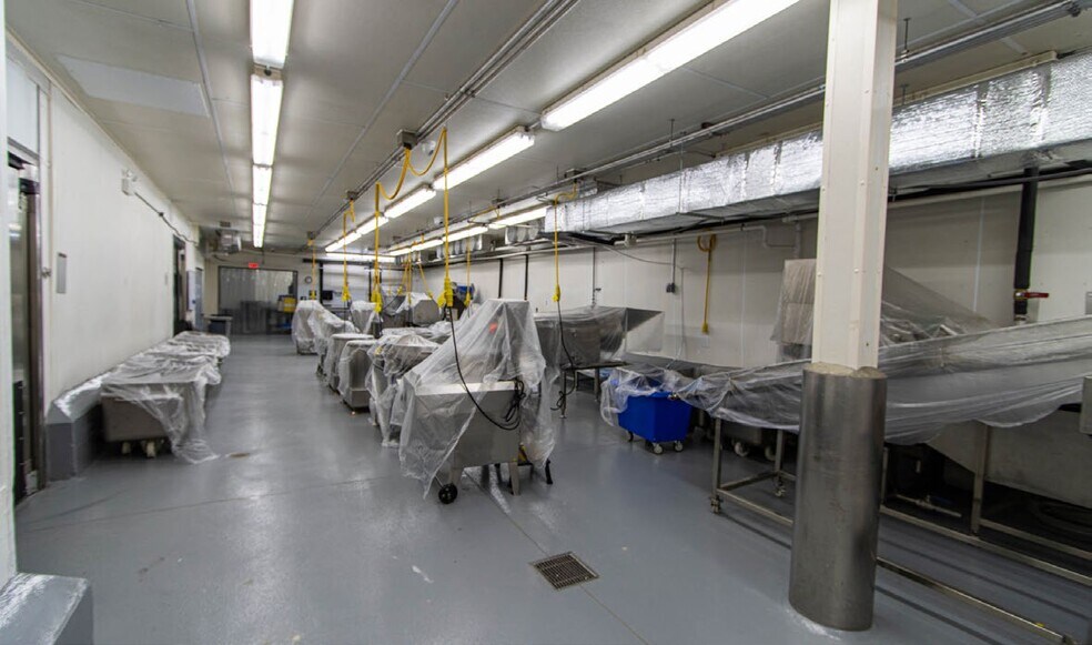 More Photos Of 1376 W Hubbard St, Chicago Food Processing For Lease