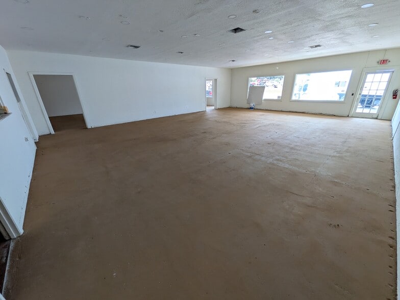 More Photos Of 10901 SE US Highway 441, Belleview Storefront Retail Office For Lease