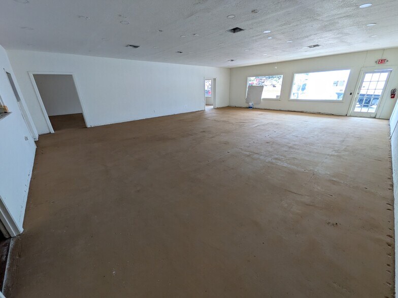 More Photos Of 10901 SE US Highway 441, Belleview Storefront Retail Office For Lease