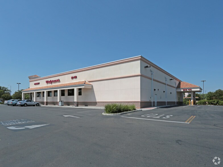 More Photos Of 323 W Shaw Ave, Clovis Unknown For Lease