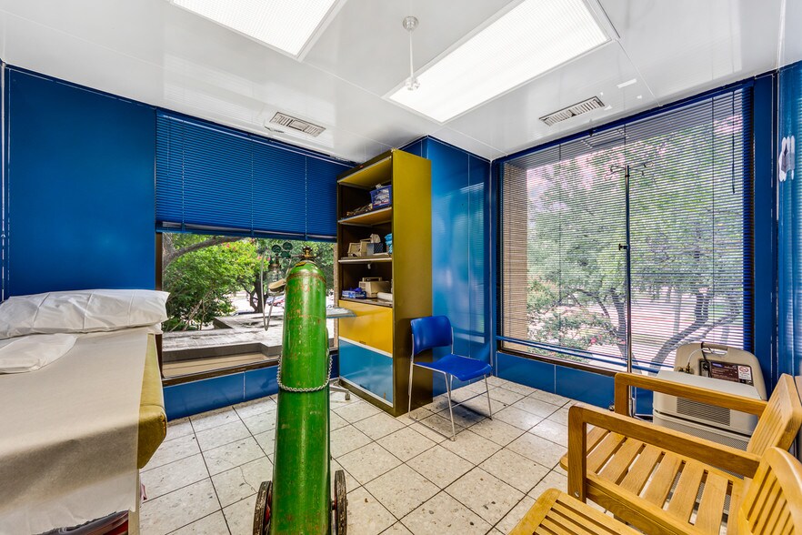 More Photos Of 8345 Walnut Hill Ln, Dallas Medical For Sale