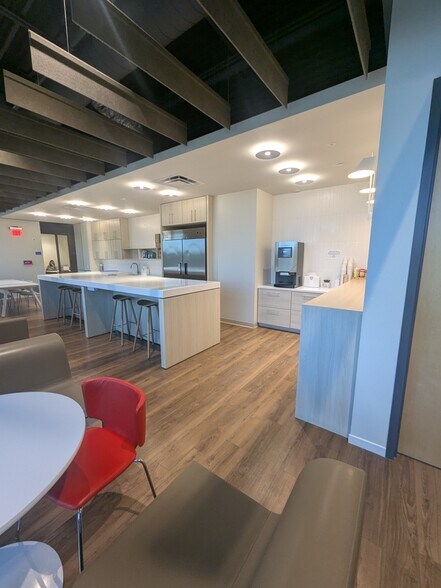 More Photos Of 3900 McCarty Ln, Lafayette Office For Sale