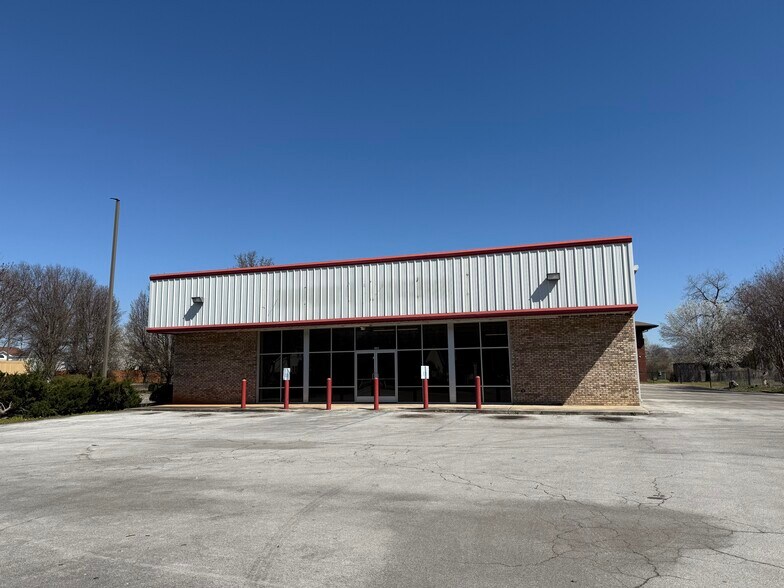 More Photos Of 3321 Triana Blvd SW, Huntsville Freestanding For Lease