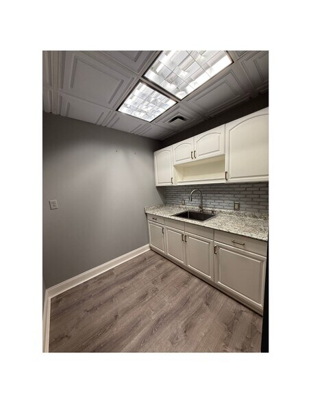 More Photos Of 131 New London Tpke, Glastonbury Medical For Lease