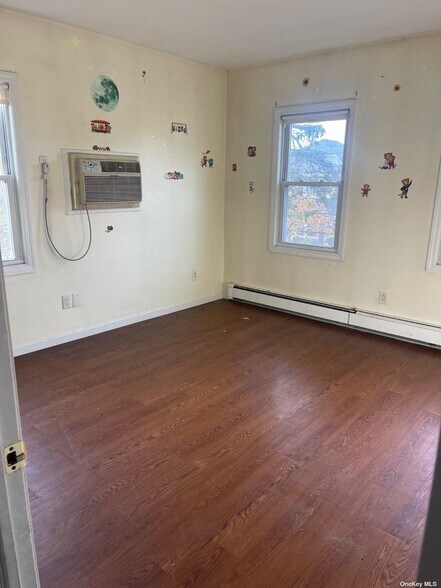 More Photos Of 39 Davis Ave, Inwood Apartments For Sale