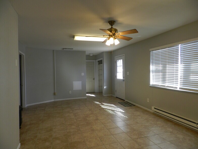 More Photos Of 445 Kristen Ct, Montrose Warehouse For Sale