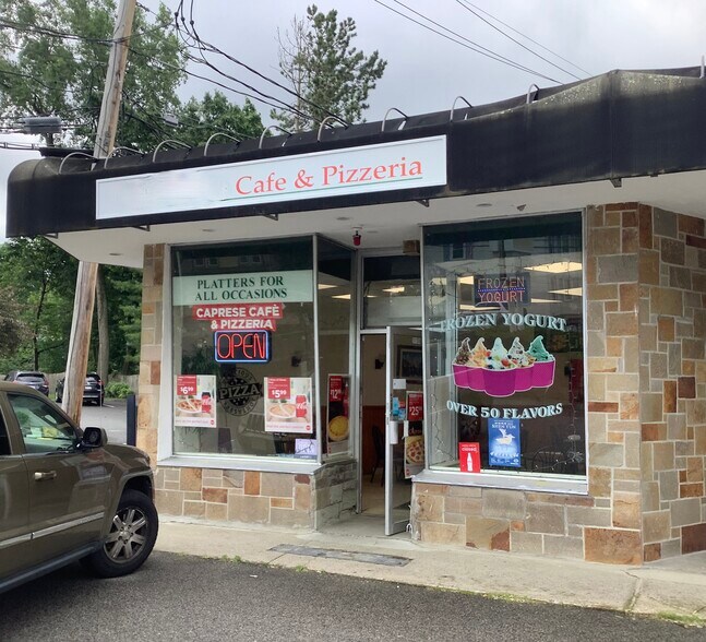 More Photos Of 1134-1136 Beacon St, Newton Storefront For Lease