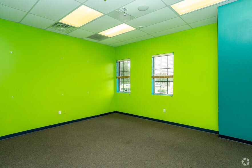 More Photos Of 202-204 N Dooley St, Grapevine Medical For Sale