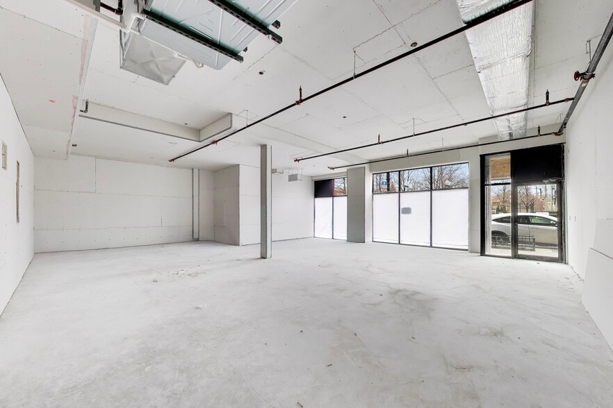 More Photos Of 1952 W Lawrence Ave, Chicago Storefront Retail Office For Lease