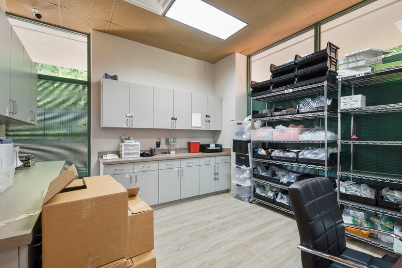 More Photos Of 3970 Rogers Bridge Rd, Duluth Office For Sale