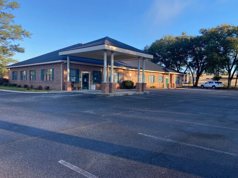 More Photos Of 1078 Plaza Ave, Eastman Medical For Lease
