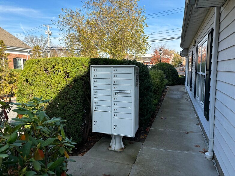 More Photos Of 16 Station Rd, Bellport Village Office Residential For Lease