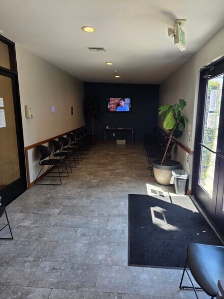 More Photos Of 4219-4221 S Alameda St, Los Angeles Office For Lease