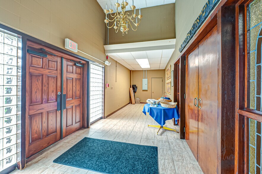 More Photos Of 270 Clocks Blvd, Massapequa Religious Facility For Sale