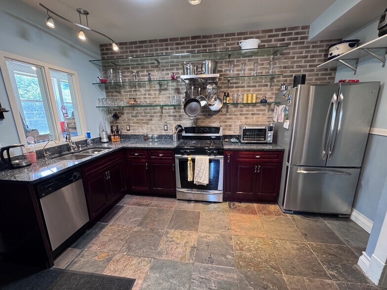 More Photos Of 2409 S Lyndale Ave, Minneapolis Multifamily For Sale