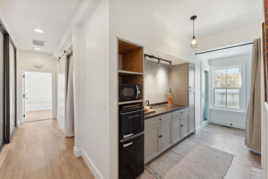 More Photos Of 200 Division St, Sag Harbor Loft Creative Space For Lease
