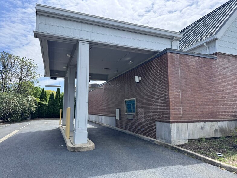 More Photos Of 553 Broadway, Westwood Bank For Lease
