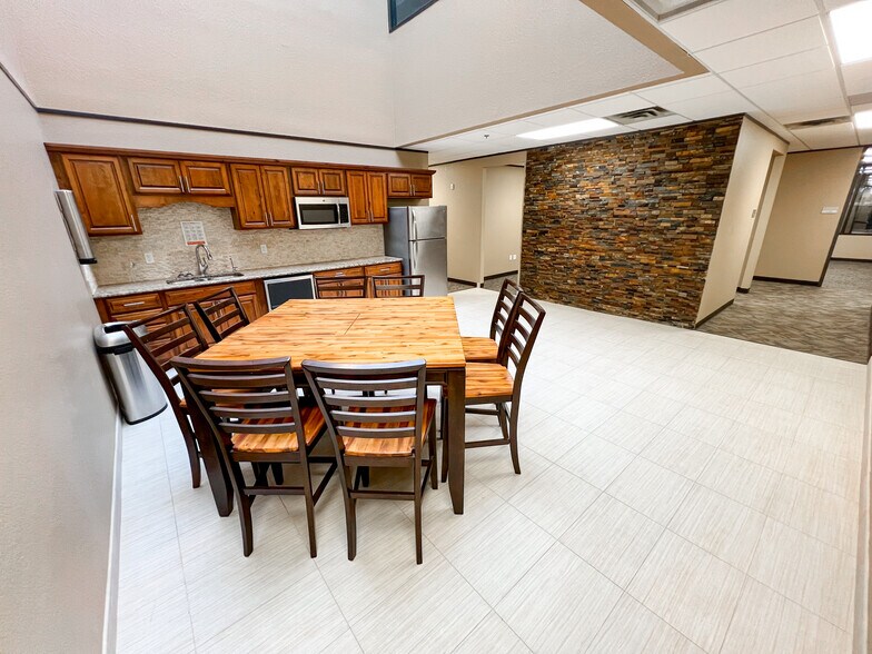 More Photos Of 3510 N A St, Midland Office For Lease