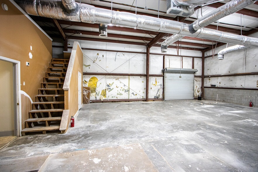 More Photos Of 1049 Sunset Blvd, West Columbia Light Manufacturing For Lease