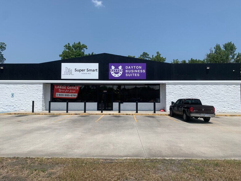 More Photos Of 504 E Highway 90, Dayton Freestanding For Lease