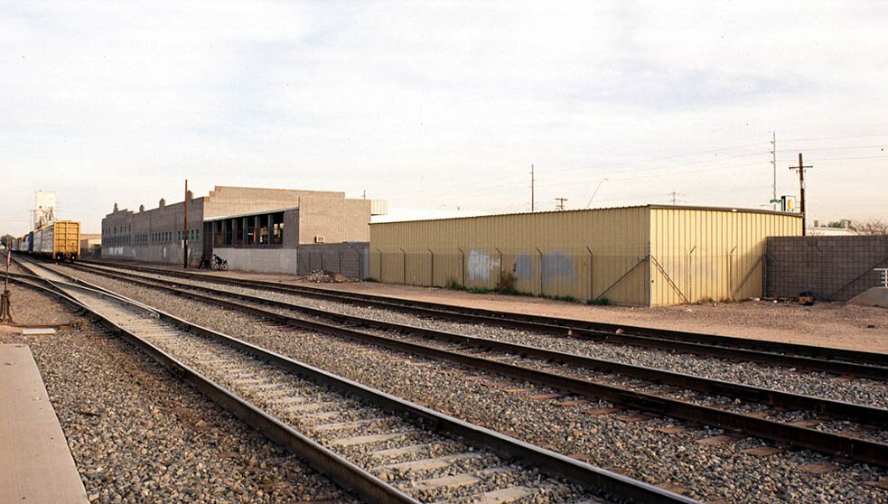 More Photos Of 254 W Broadway Rd, Mesa Distribution For Lease