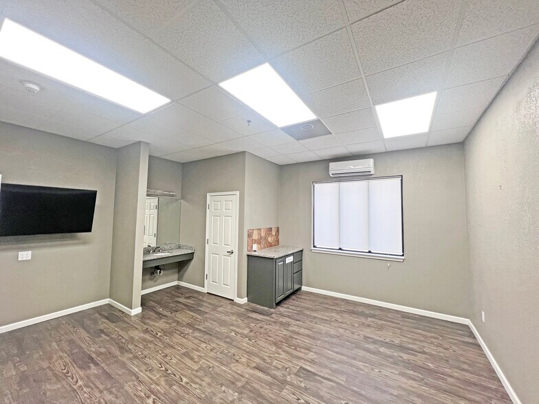 More Photos Of 600 N Washington Ave, Odessa Office For Lease