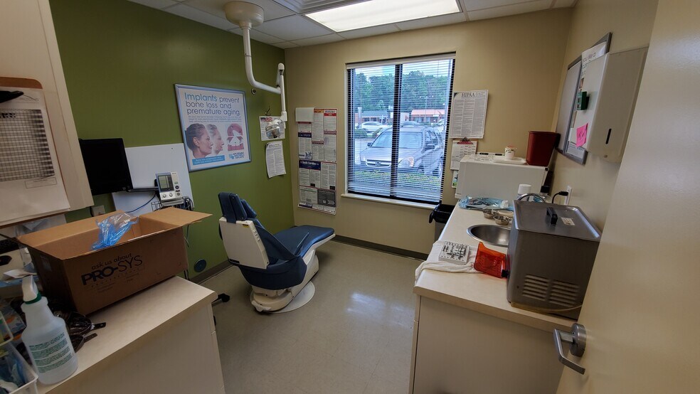More Photos Of 1431 72 Byp NE, Greenwood Freestanding For Lease